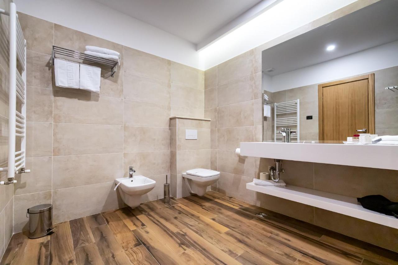 Grand View Hotel & Suites Copou Iasi Exteriér fotografie